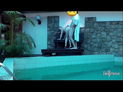 ❤️ Patron hizmetçiyi havuza davet eder ama bir sıcağa dayanamaz Sikiş videosu tr.teenactivewear.ru